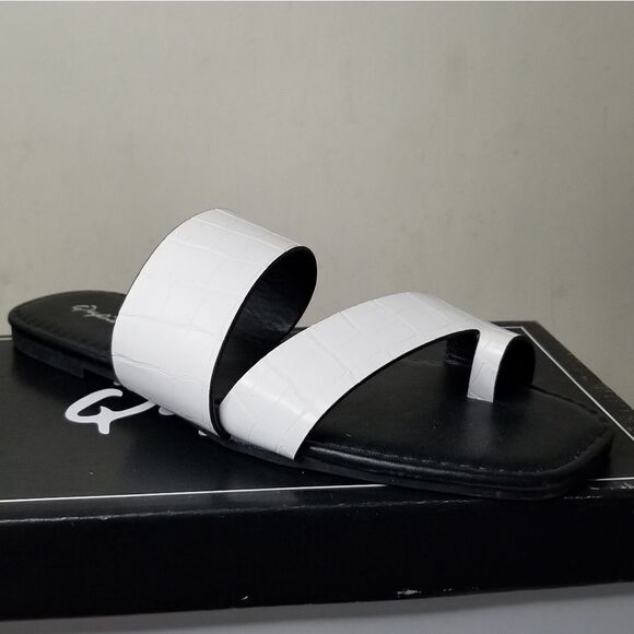 Quipid sandals black and white size 7 - Picture 1 of 5